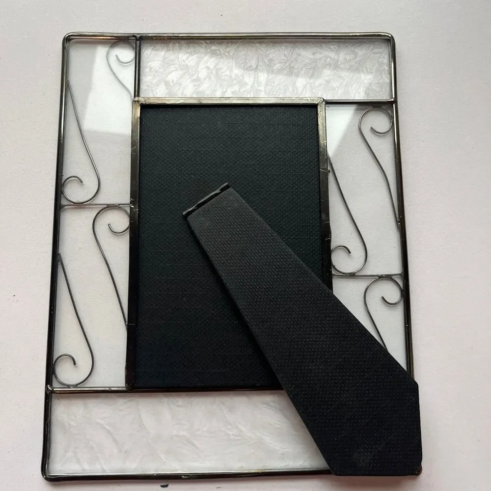 Elegant Glass and Metal 4x6 Photo Frame